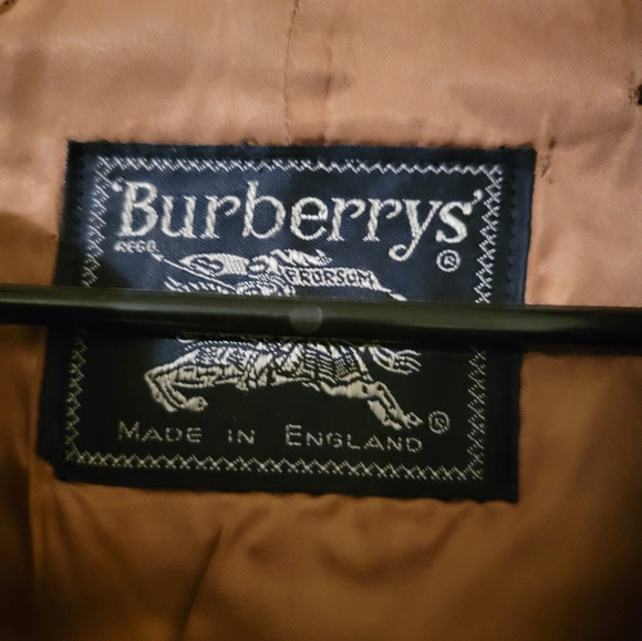 Great condition Burberry trench coat with removable liner - Picture 9 of 15